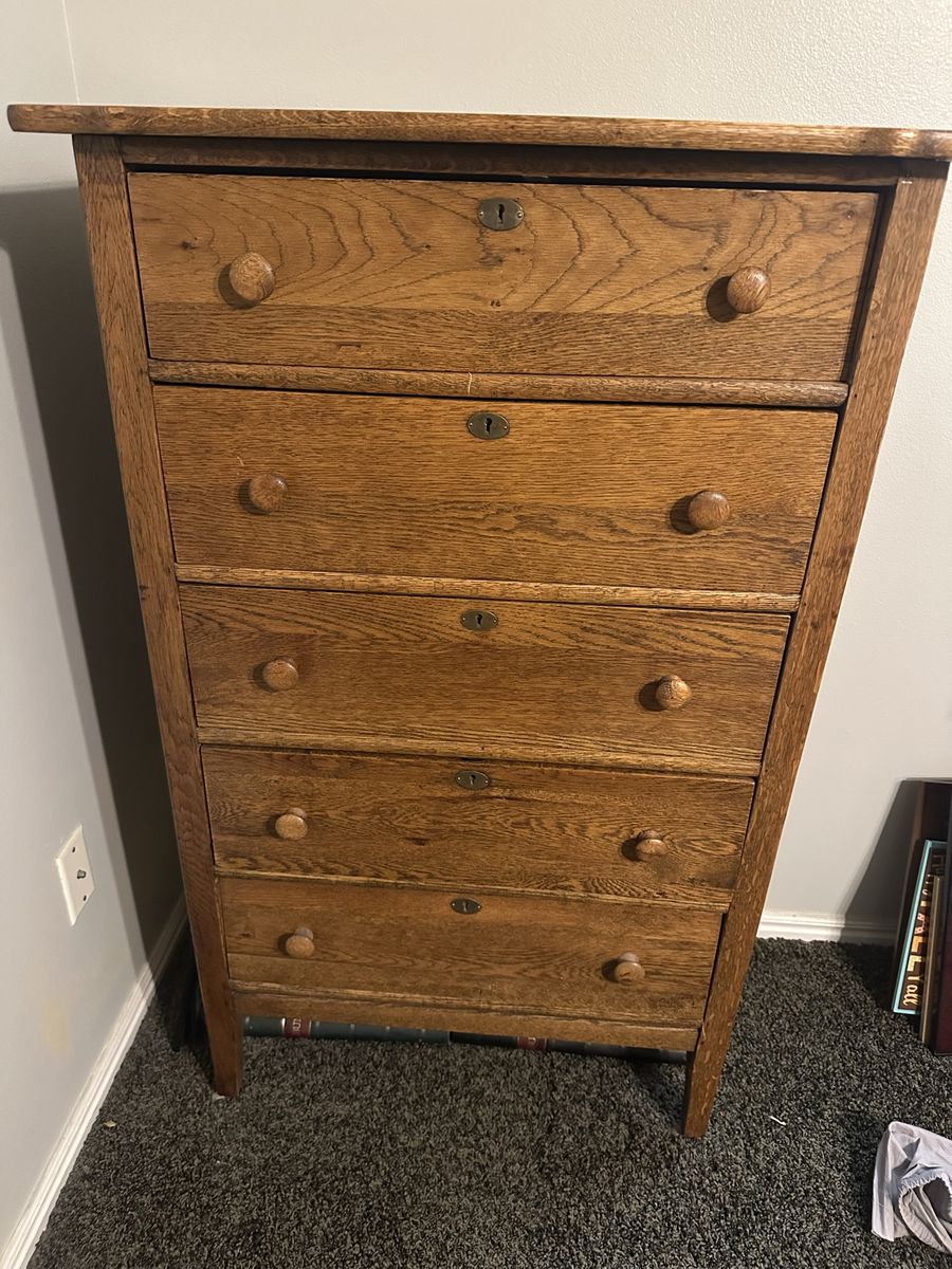 Vintage Solid Oak Tall Dresser 5-Drawer Chest with Wood Knobs and Keyholes