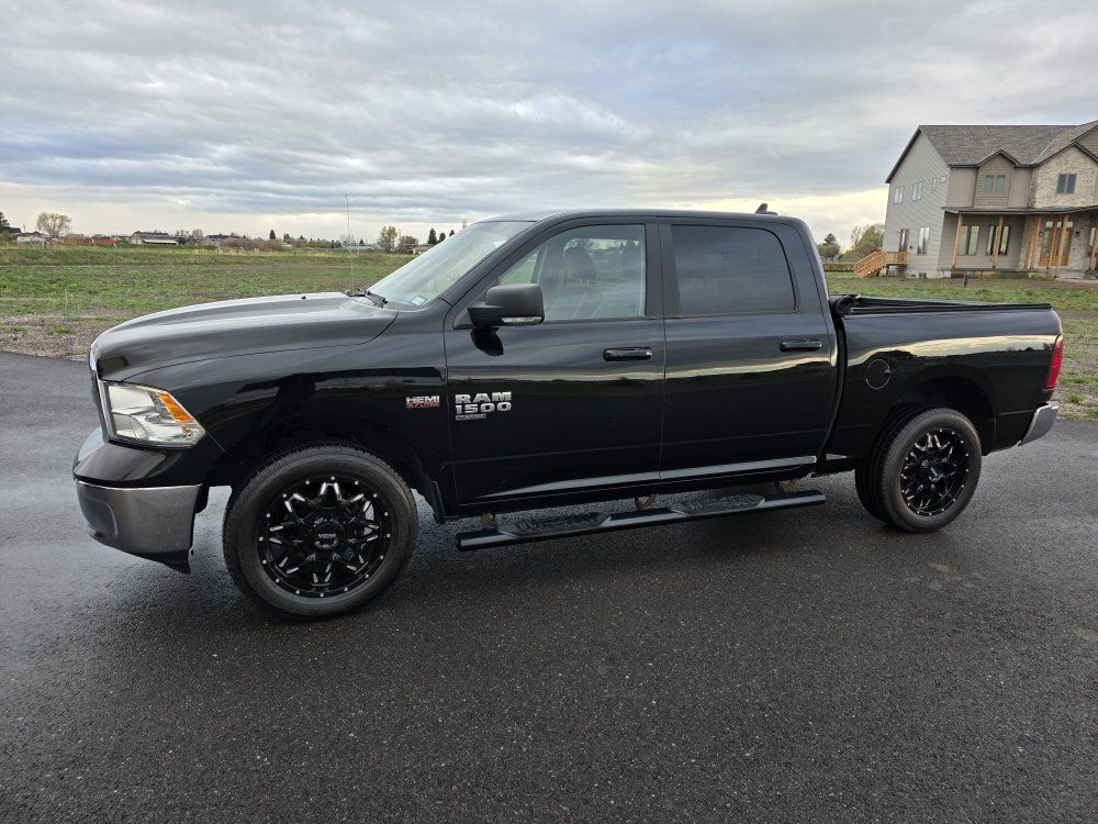 2019 RAM 1500 SLT