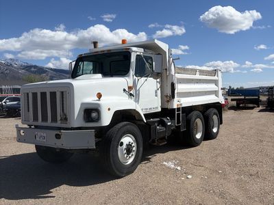 2000 2654 International dump truck