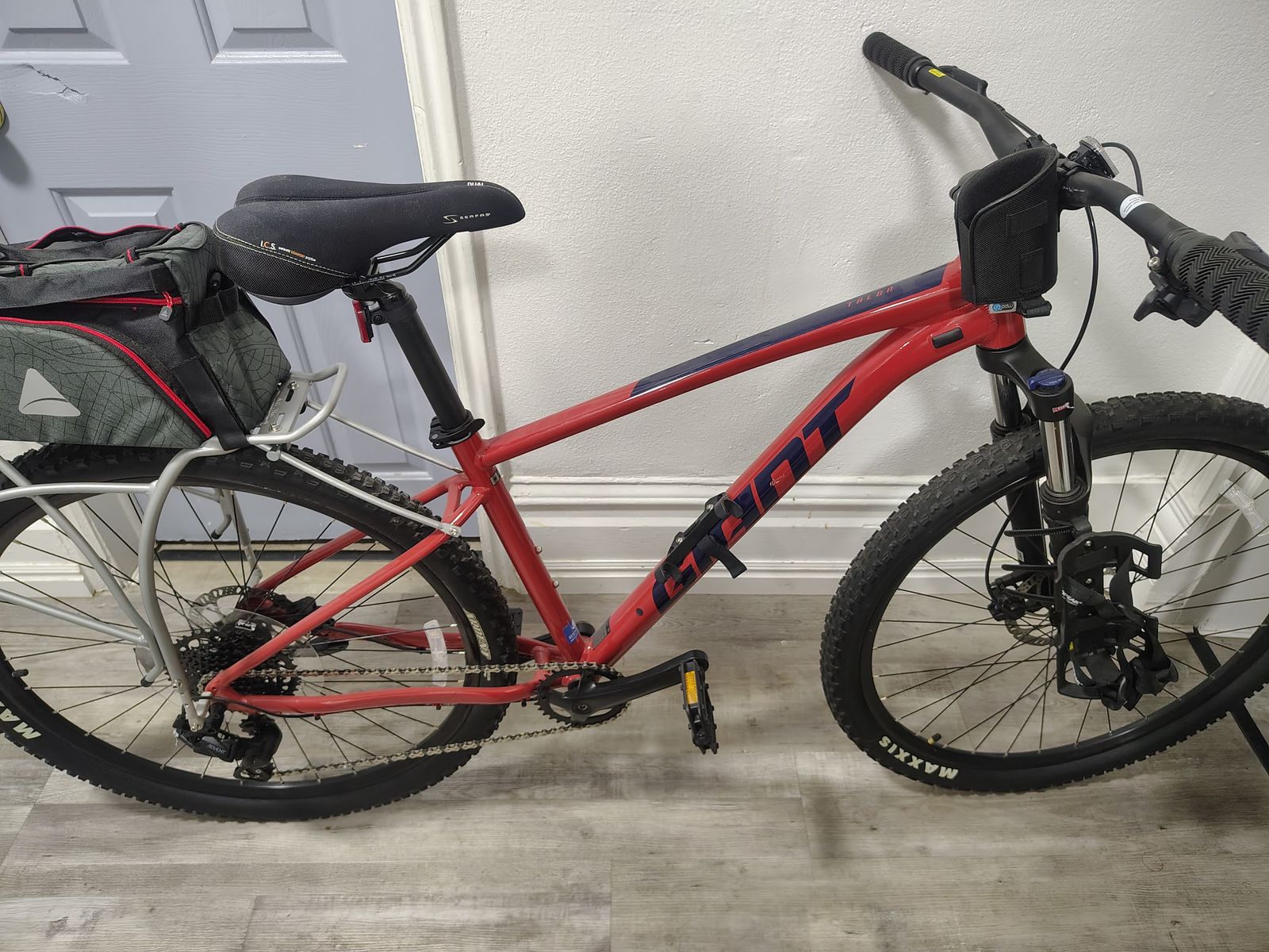 Giant Talon 2 Mountain Bike – Excellent Condition
