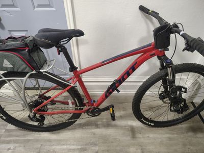 Giant Talon 2 Mountain Bike – Excellent Condition