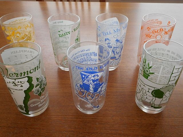 Set of vintage Hazel Atlas glasses for sale