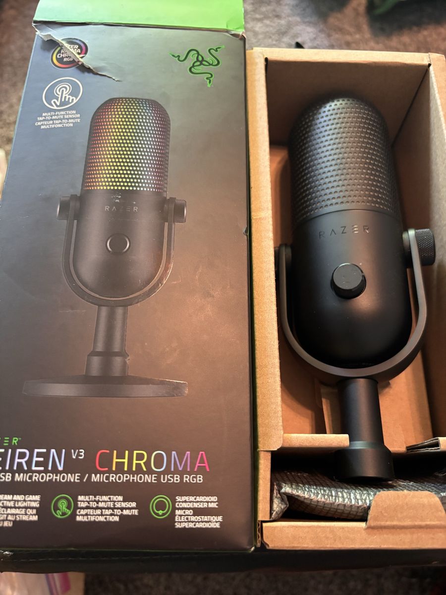 Razer Seiren V3 Chroma USB RGB Condenser Gaming Microphone for PC - Black