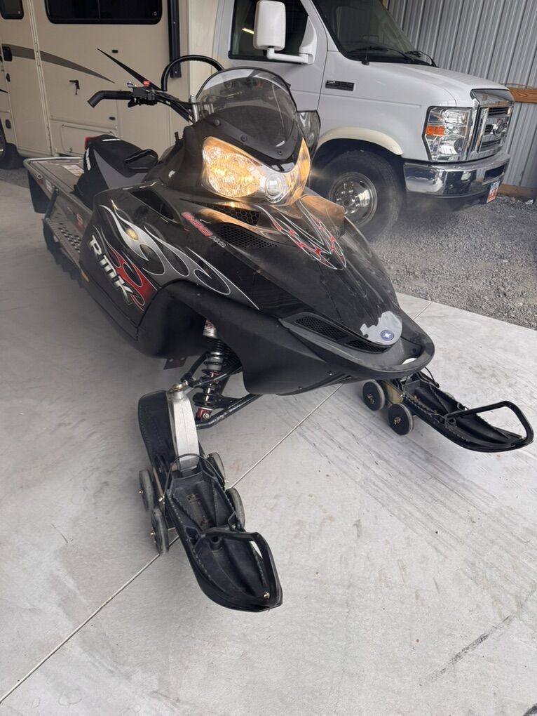 2007 Polaris 155 RMK 600 Snowmobile