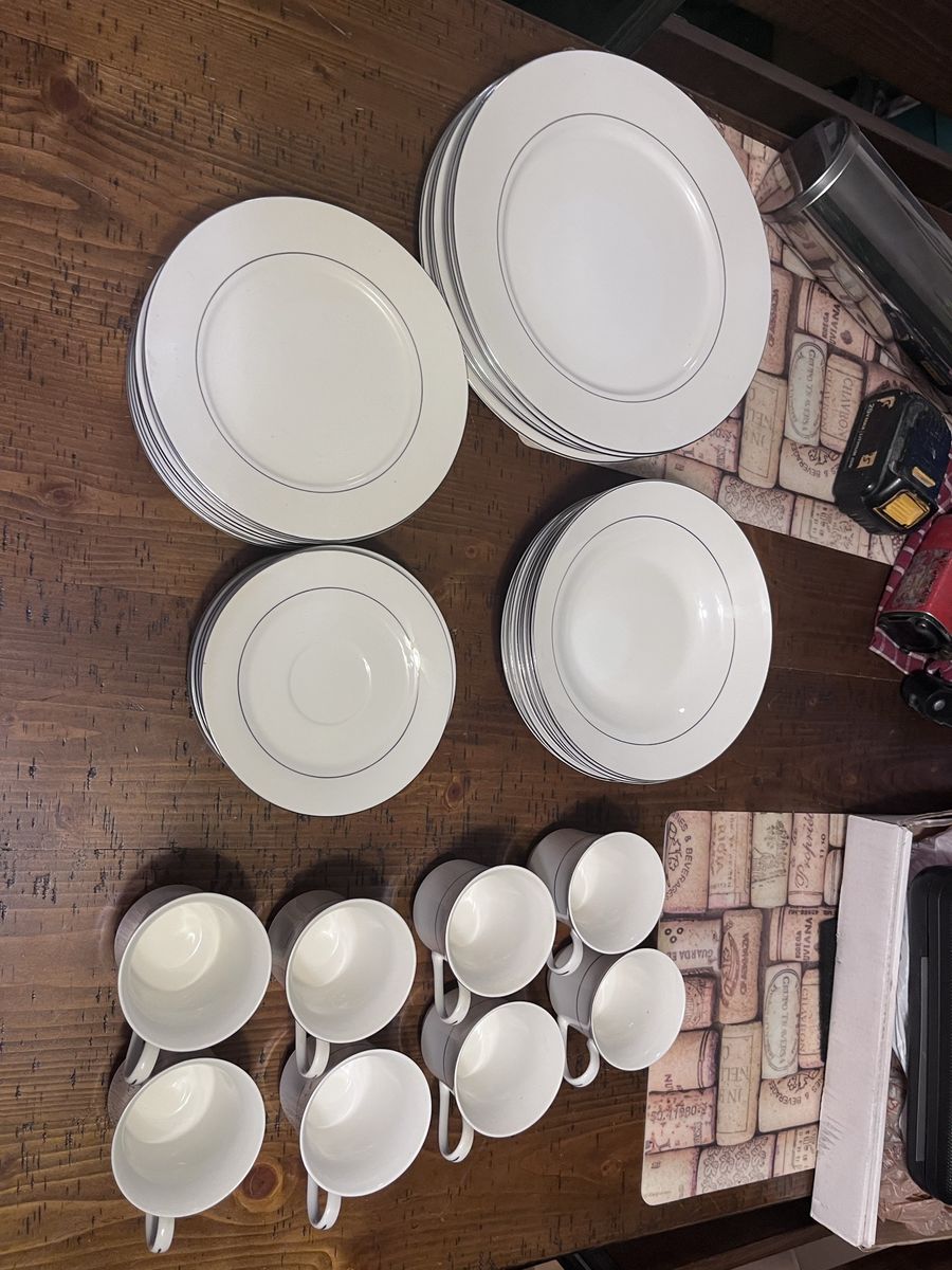 36 Piece Classic Platinum Dinner Set.