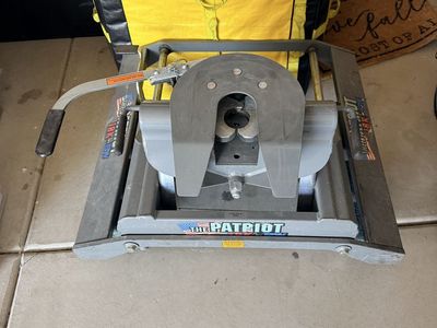 B&W The Patriot 18K Fifth Wheel Hitch RV Trailer Towing Hitch