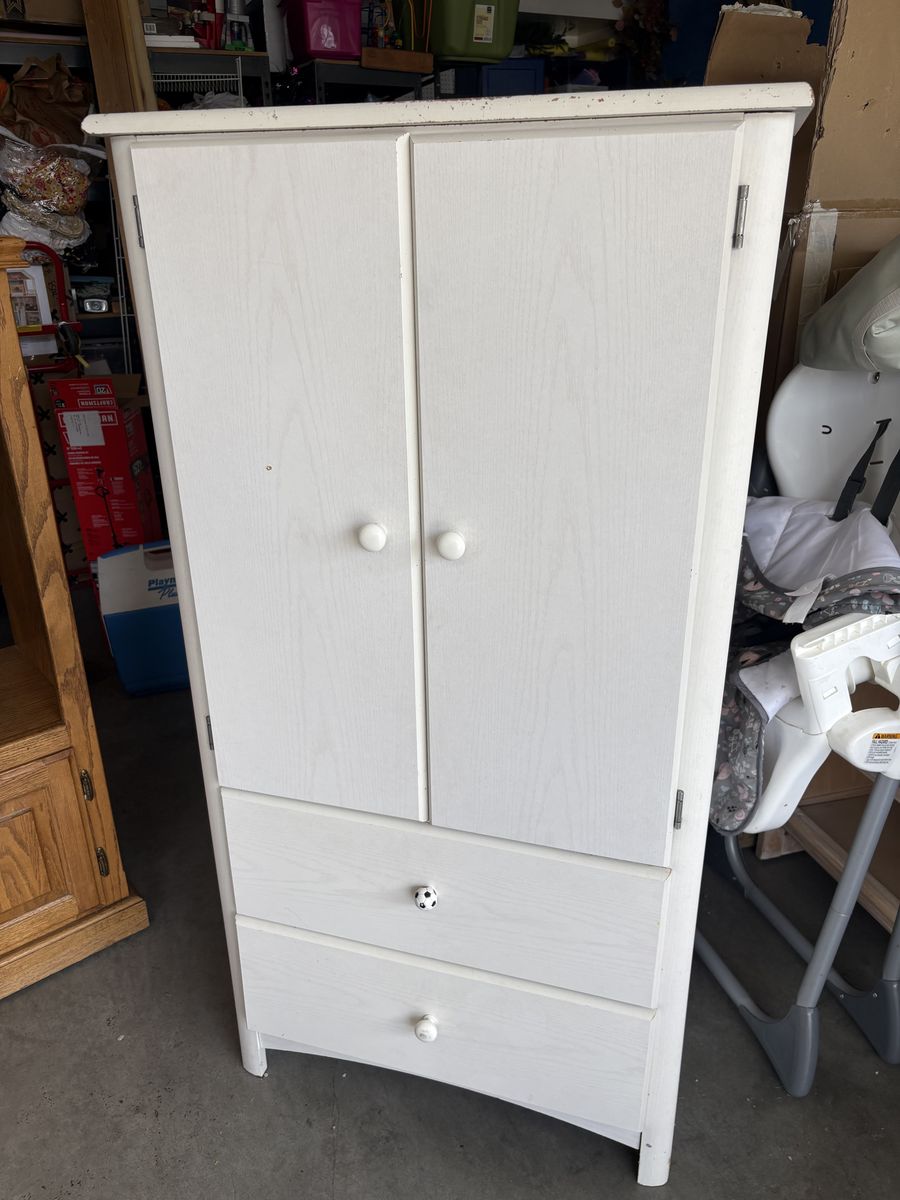 Wardrobe closet