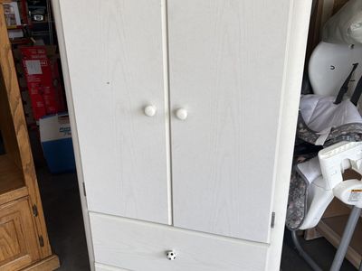 Wardrobe closet