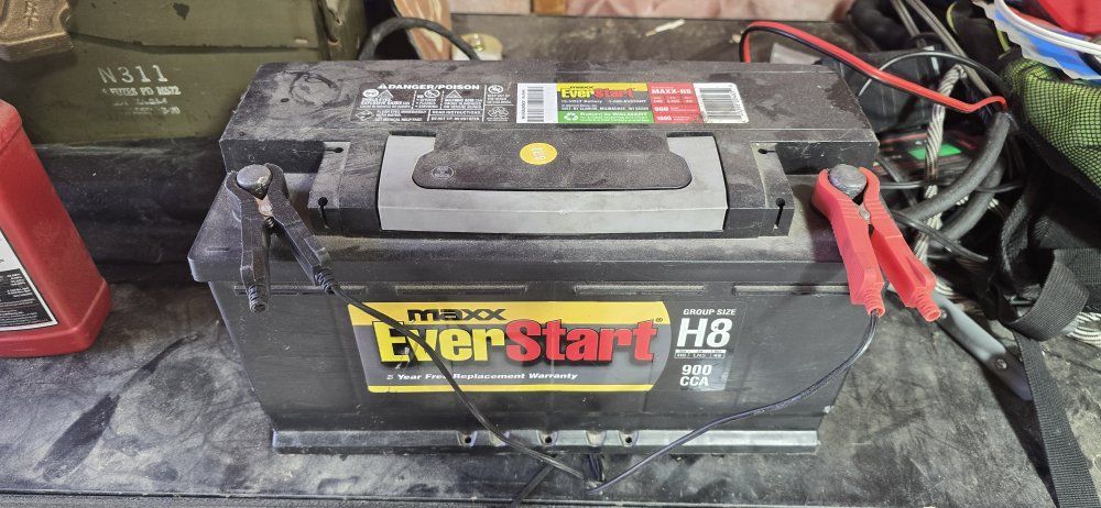 Everstart Maxx H8 car battery