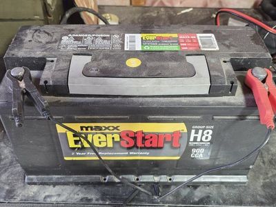 Everstart Maxx H8 car battery