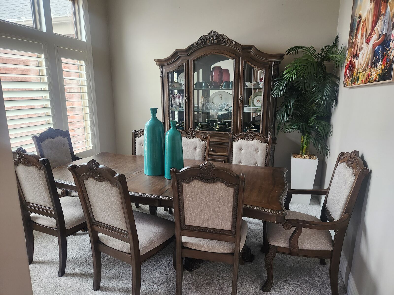 Dining room table/chair/china hutch set