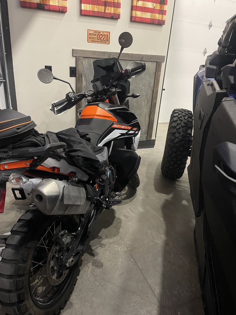 2022 KTM adventure R