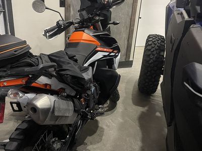 2022 KTM adventure R