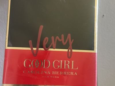 CH Very Good Girl Perfume
