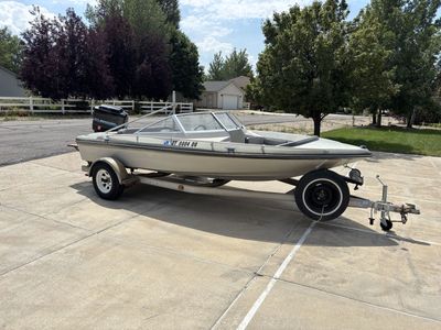 1982 Baja 16 ft ski boat