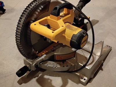 DEWALT 10-Inch Miter Saw