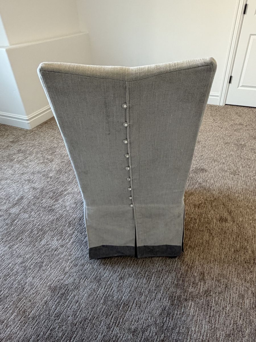 Beautiful chair! Hardly used!