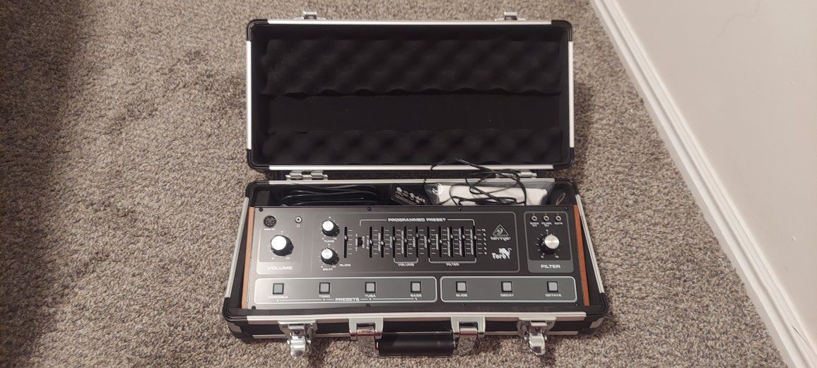 Behringer TORO Analog Bass Synthesizer with  Flyht Pro Case