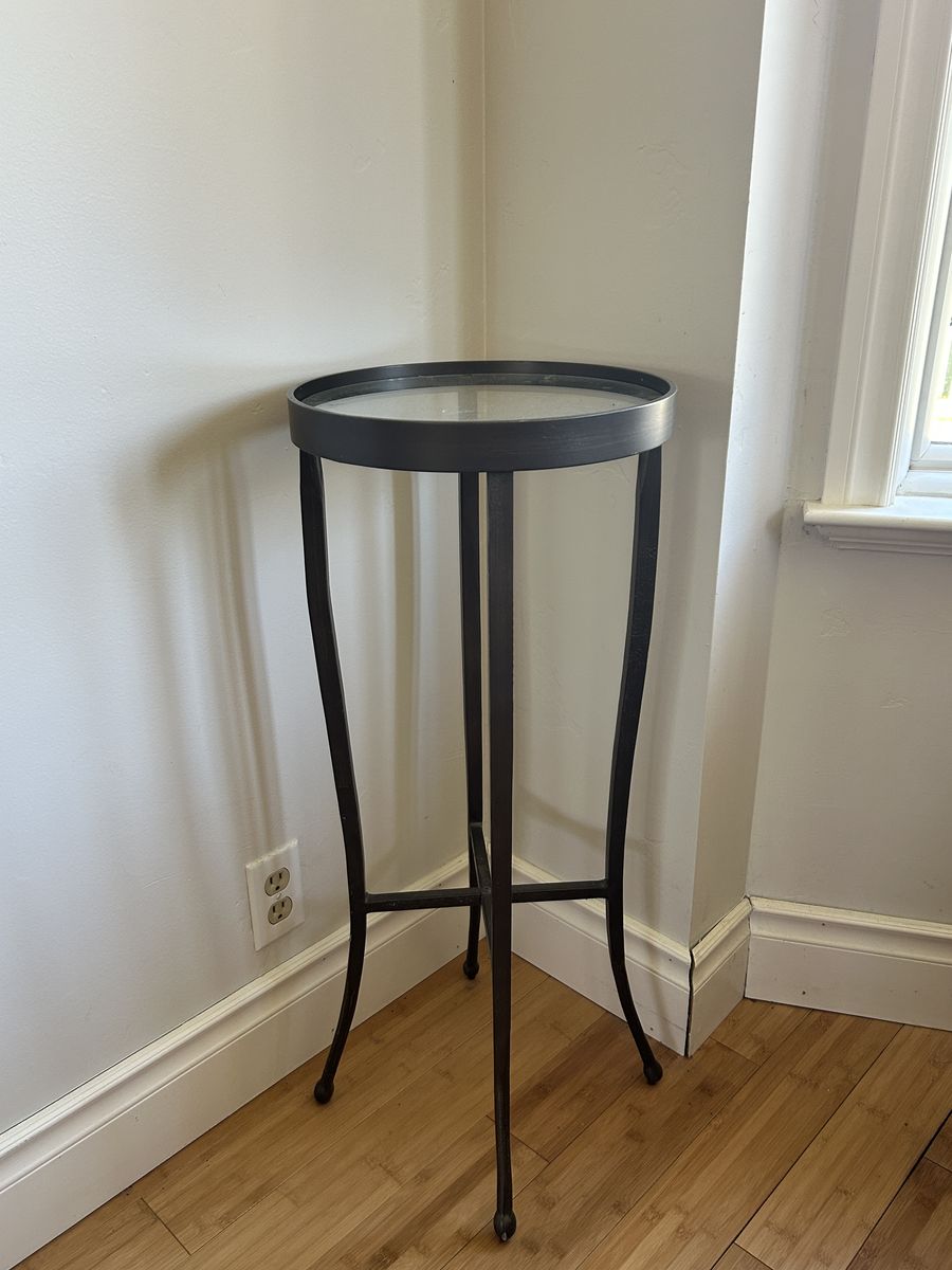 Tall Metal Plant Stand / Accent Table with Glass Top – 32”