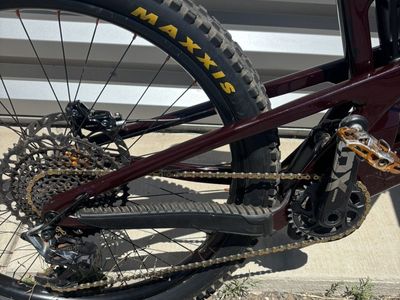 Santa Cruz Nomad C size medium