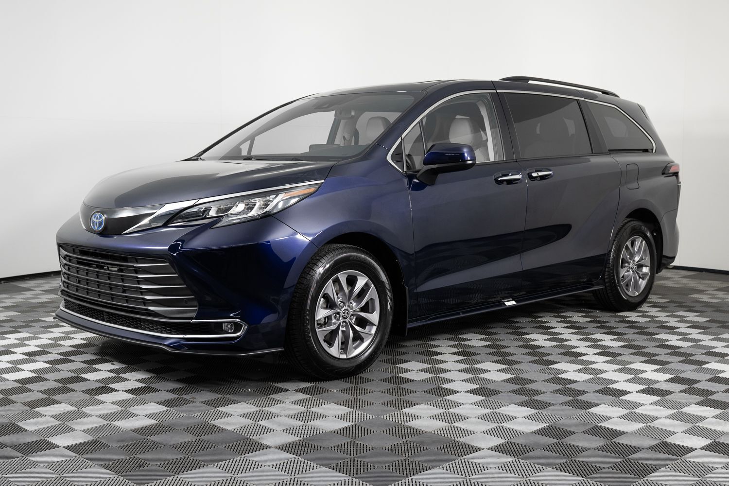 2022 Toyota Sienna XLE 7-Passenger