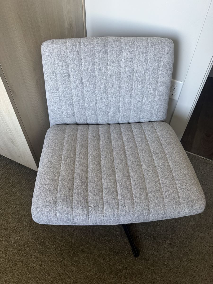 Criss cross chair