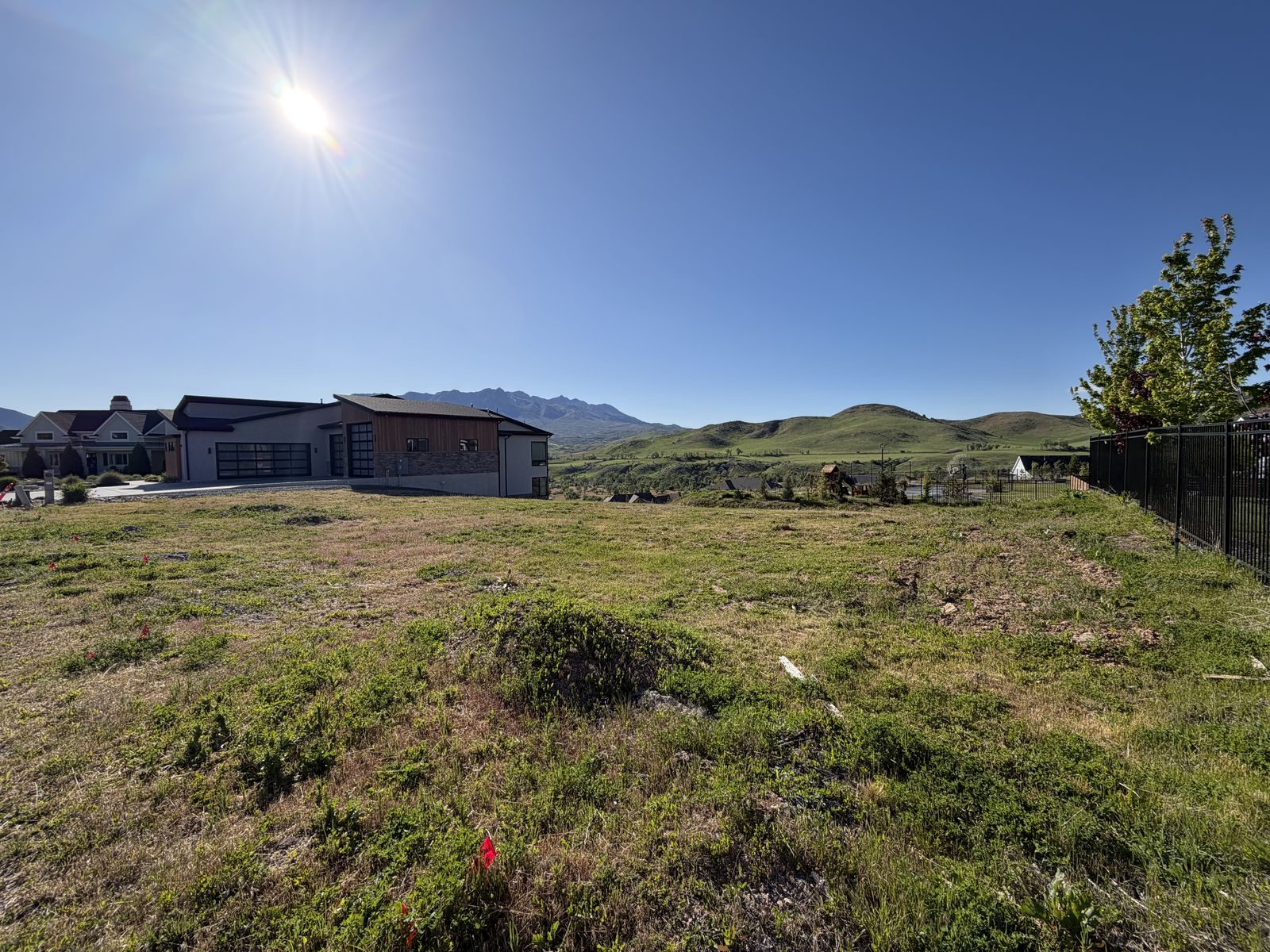 Main image 4