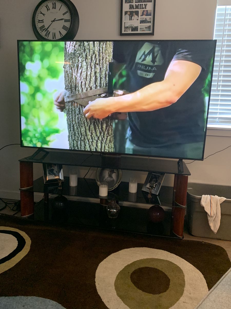 Flat Screen Smart TV with Stand Feet