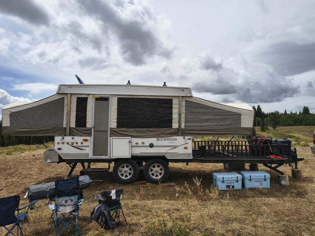 2008 Rockwood Freedom Popup Camper Trailer with Front Deck