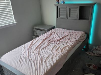 Twin bedroom set