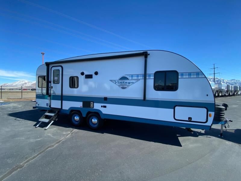 New 2025 Gulf Stream RV Vintage Cruiser Retro Charm with Rear Sofa Slide-Out (23RSS)