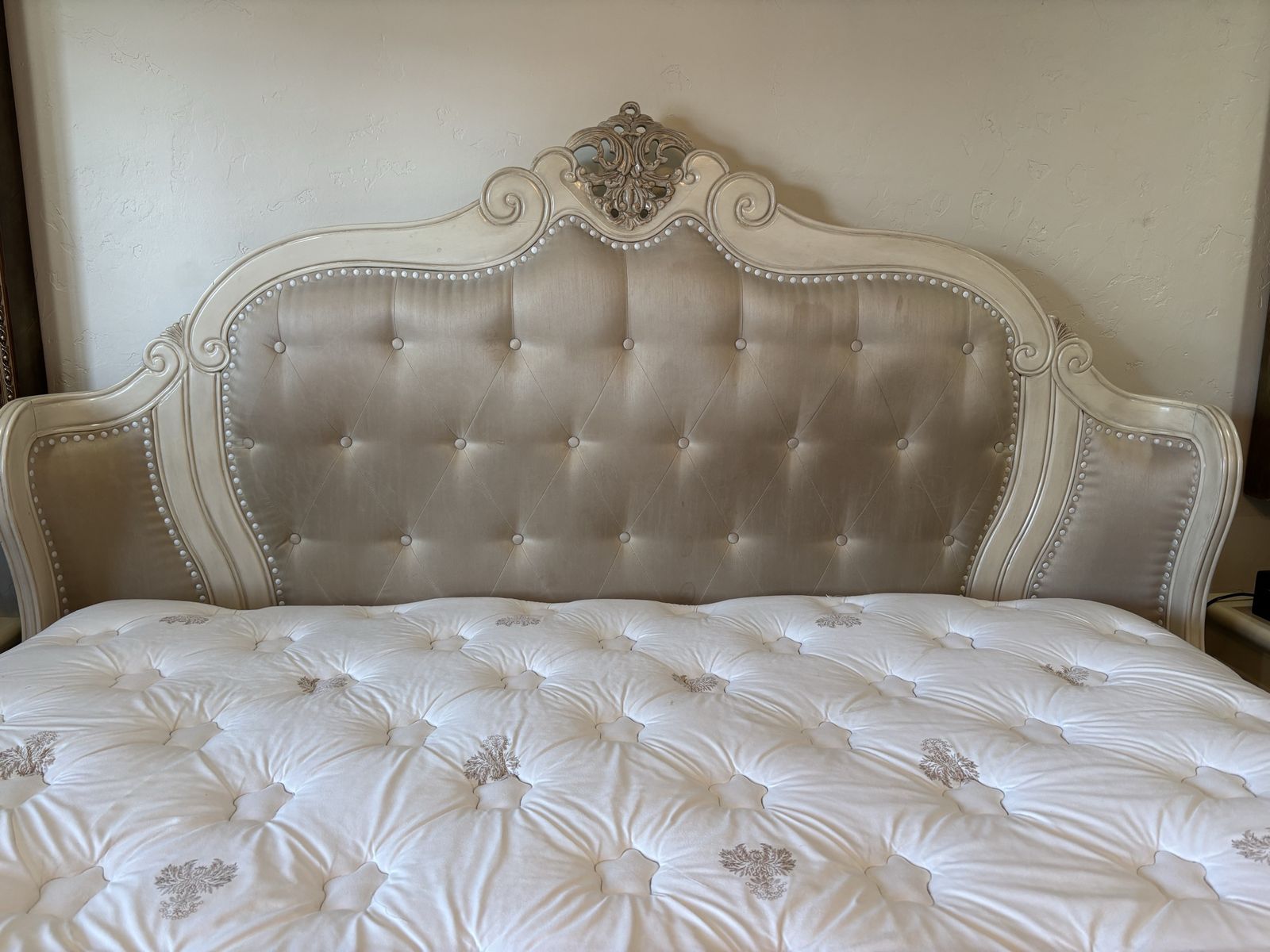 King Sleigh bed