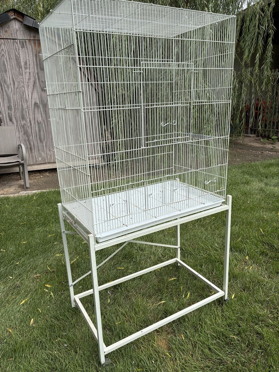 Large rolling bird cage