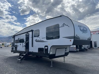 2023 FOREST RIVER CHEROKEE BLACK LABEL 265GDKBL