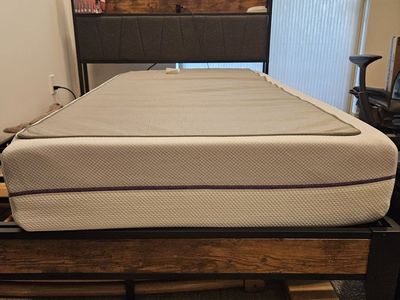 PURPLE Twin Mattress: Excellent Condition