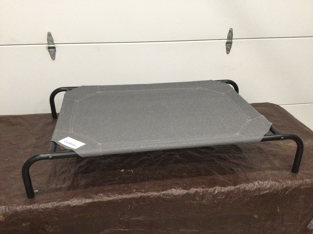 Coolaroo Elevated Dog Bed (medium)