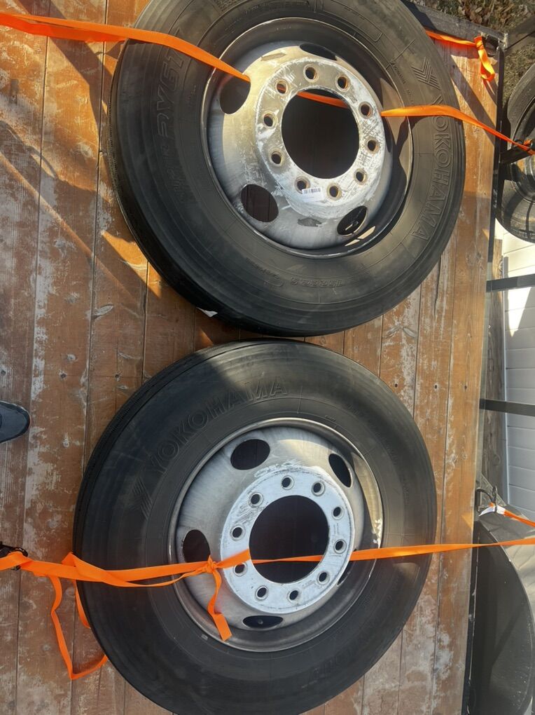 Semi TIres Yokohama RY617 295/75R22.5 Mounted Rim