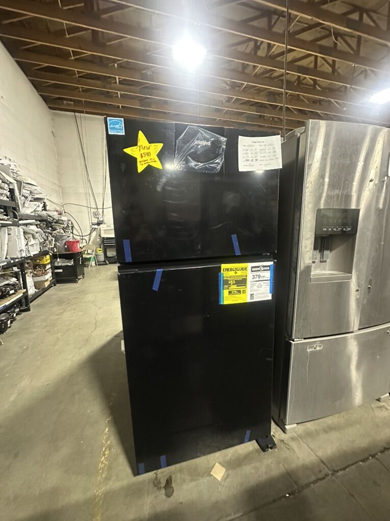 SPARKLING BRAND NEW WHIRLPOOL TOP BOTTOM FRIDGE