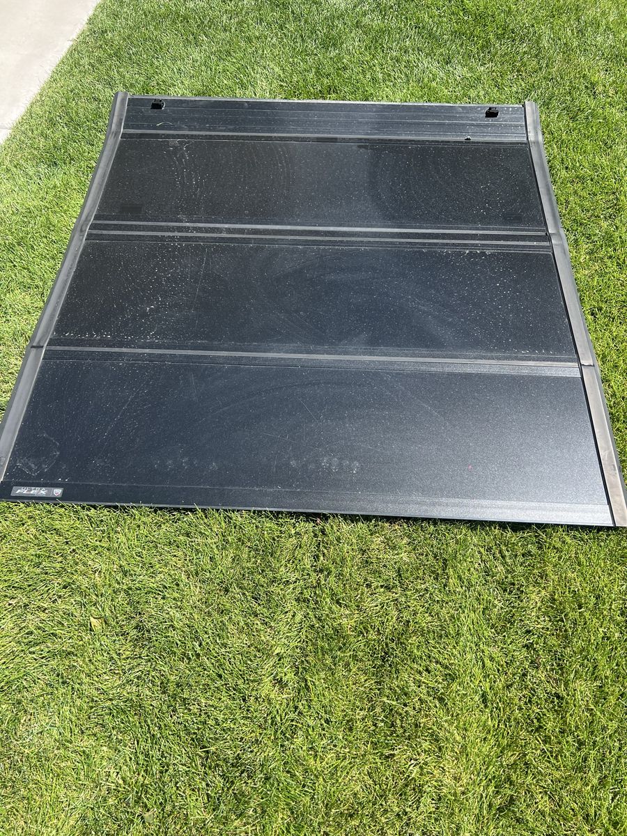 Ultra flex truck bed cover $1200 retail value