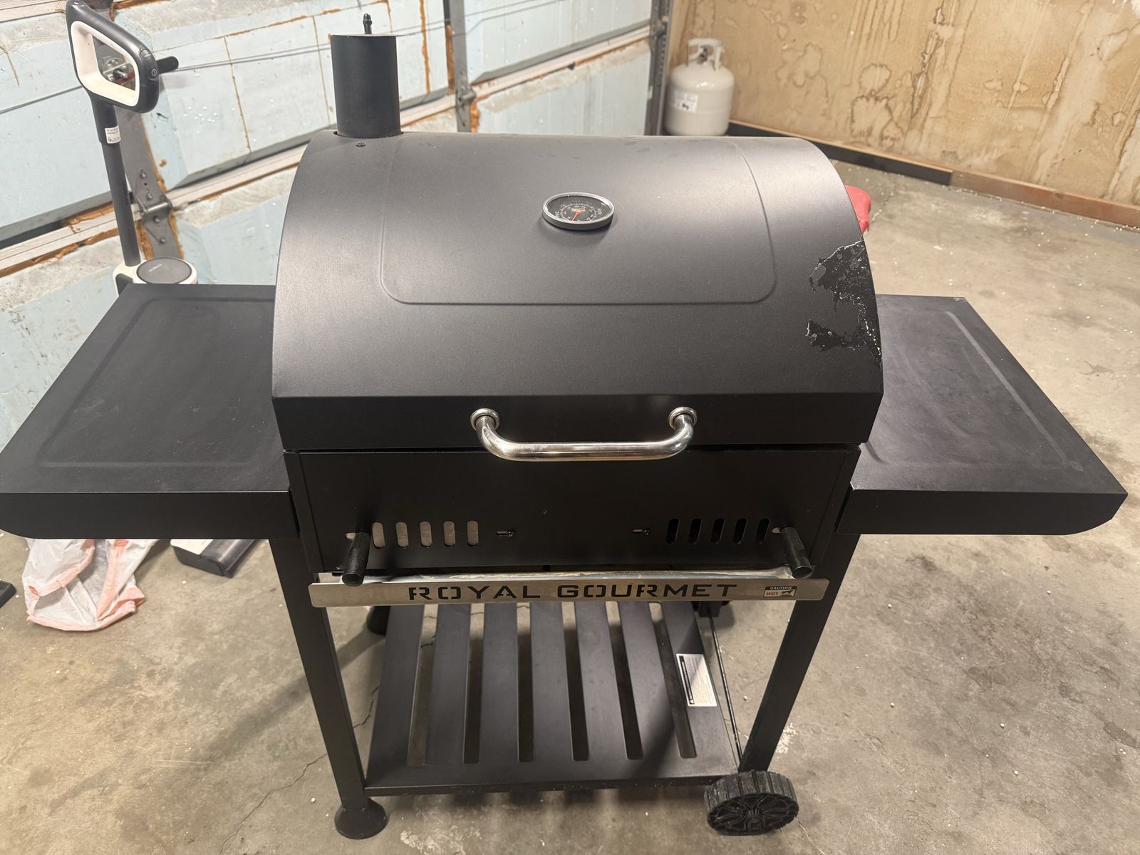 Charcoal Grill. NO CASH