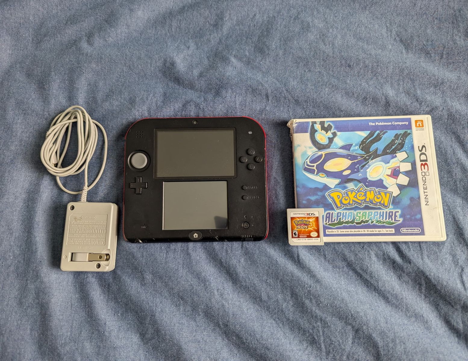 Nintendo 2ds and Pokémon Sun and Alpha Sapphire 