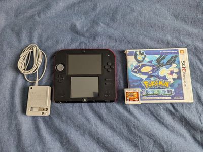 Nintendo 2ds and Pokémon Sun and Alpha Sapphire
