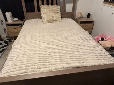 Full bedroom