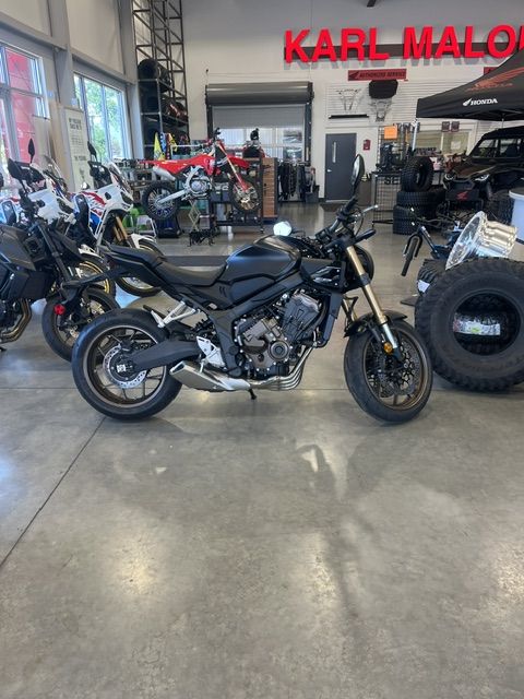 2026 HONDA CB650R E-Clutch Matte Black Metallic -