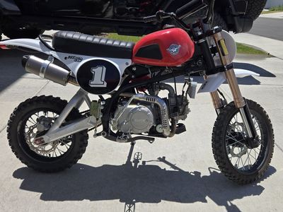 Busacadero Custom Motorcycles BSX 140 Mini Dirt Bike - Red, White, Black