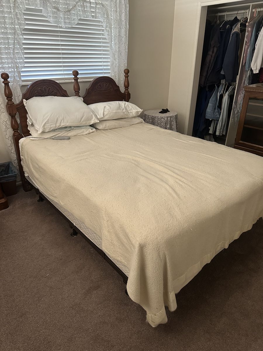 Wood Besframe & Mattress FULL