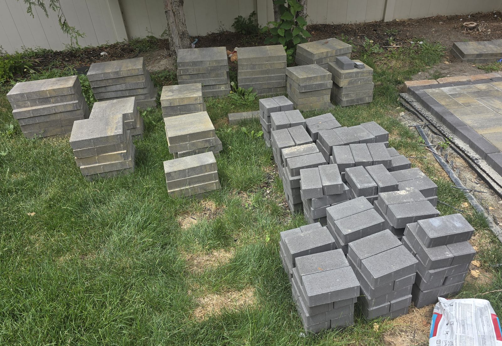 Belgard Dimensions Victorian and Holland Graphite Pavers