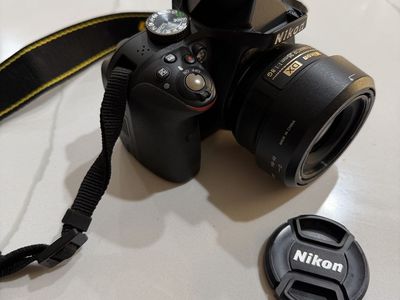 Nikon D3300 + 35mm f/1.8G lens - 941 shutter count