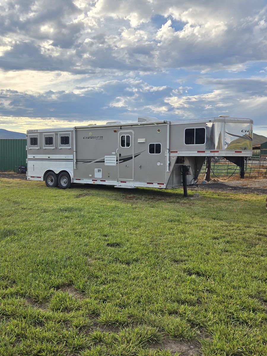 2012 Lakota 3 Horse Aluminum LQ