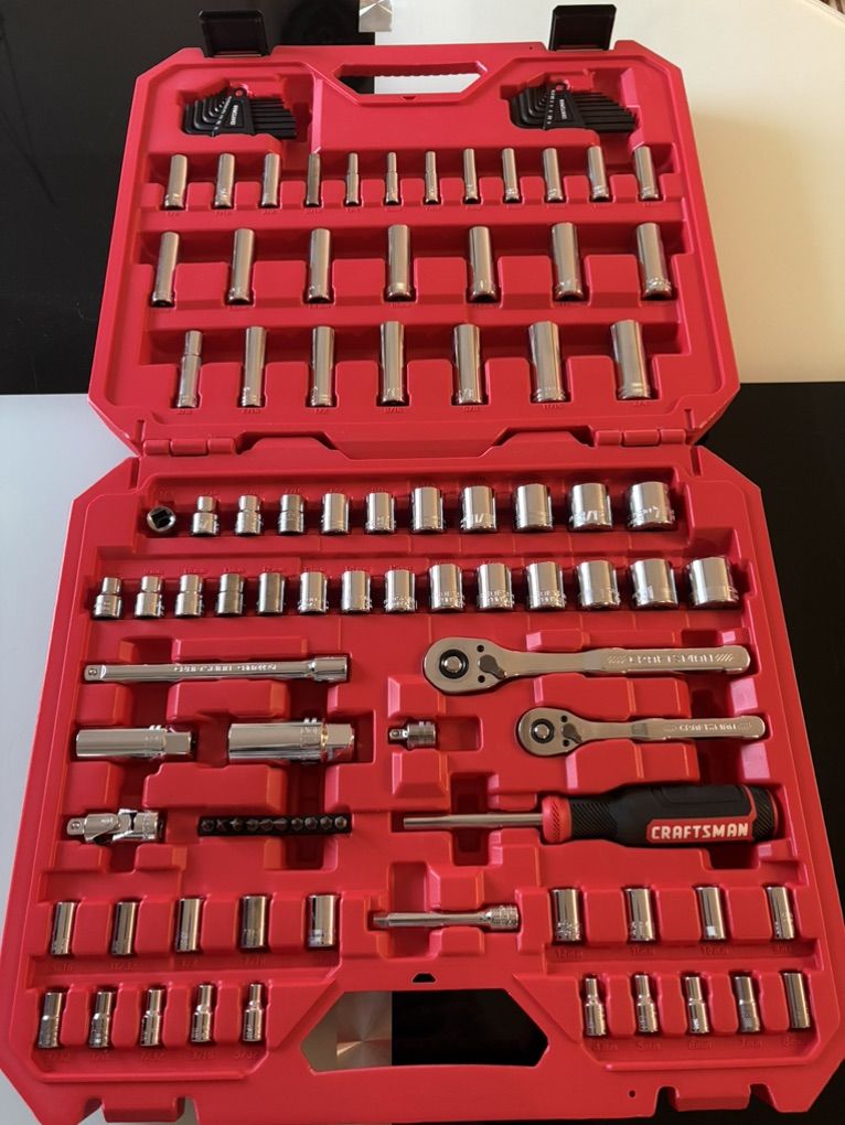 105pc Craftsmans Machanics Tool Set